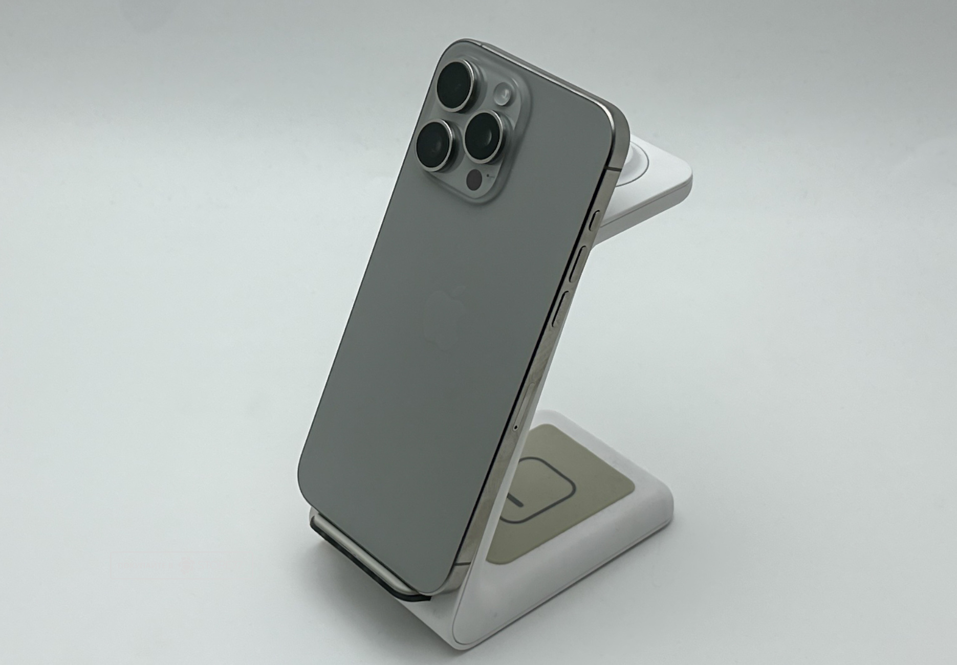 Телефон Apple iPhone 15 Pro Max 1Tb (Natural titanium) (Уценка)